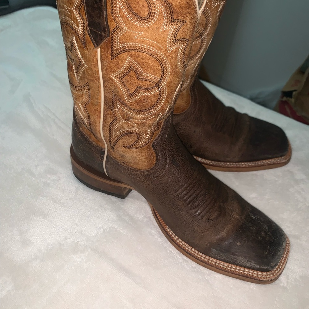 Ariat Relentless Texas boots.